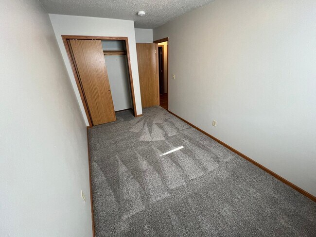 Building Photo - Large 3 bedroom apartment close to Sawyer Elementary, great for families