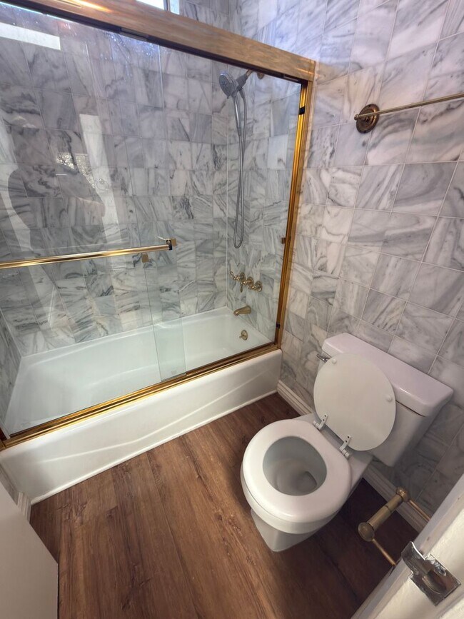 Building Photo - DESIRABLE TWO BEDROOM TWO BATH HOME IN STUDIO CITY