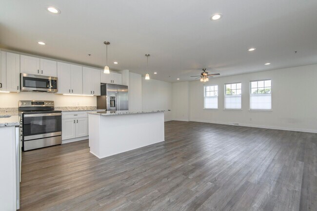 Building Photo - 208 Grand Ave