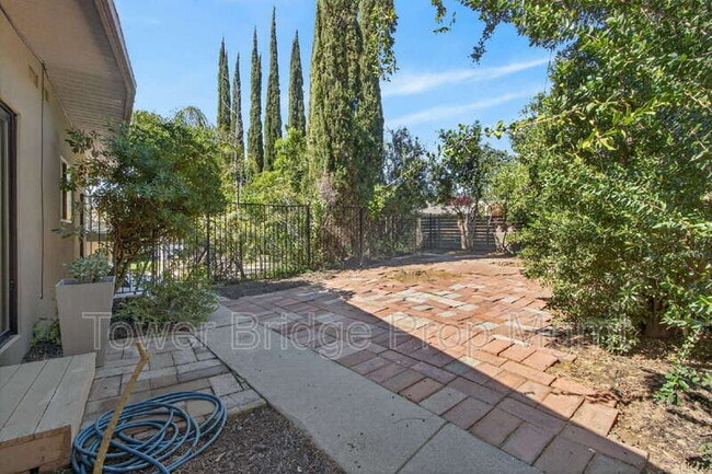 Building Photo - 3937 Orangewood Dr