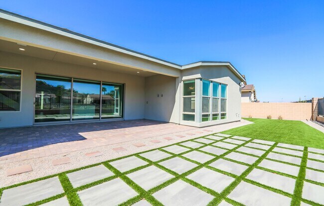 Building Photo - Luxury Living in Inspirada’s Gated Escala Community!