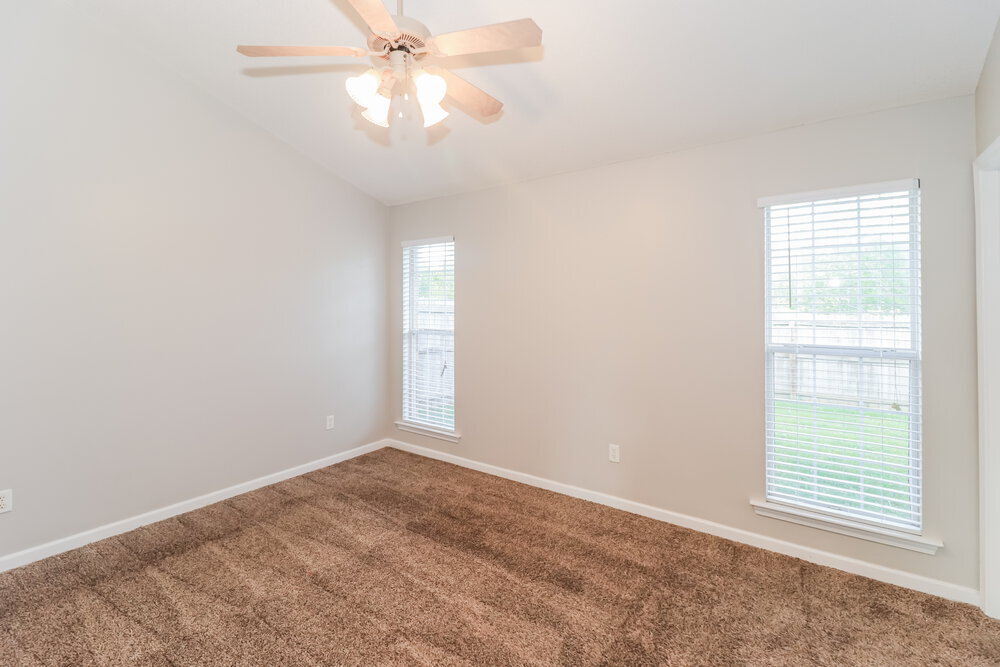 Building Photo - 10316 Cottage Oaks Dr