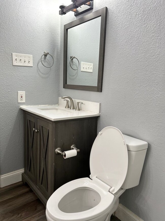 Building Photo - Located in the HEART of Burleson!