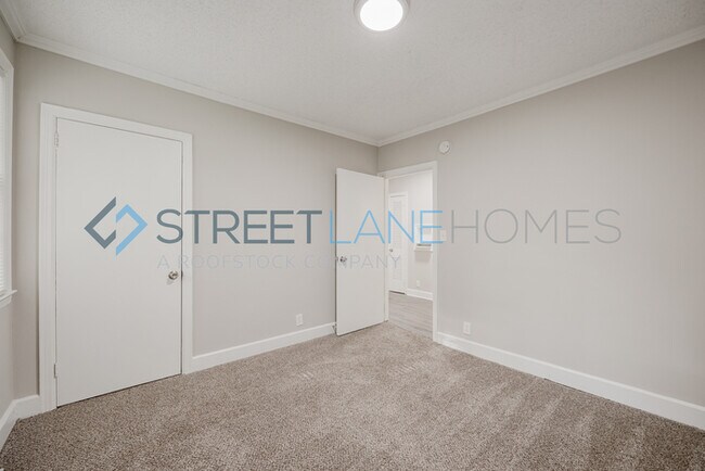Building Photo - Charming 4 Bedroom in Columbus!