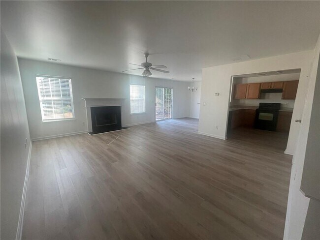 Building Photo - 2350 Mayfair Dr