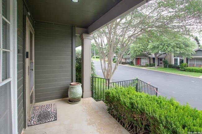 Building Photo - 1015 E Yager Ln