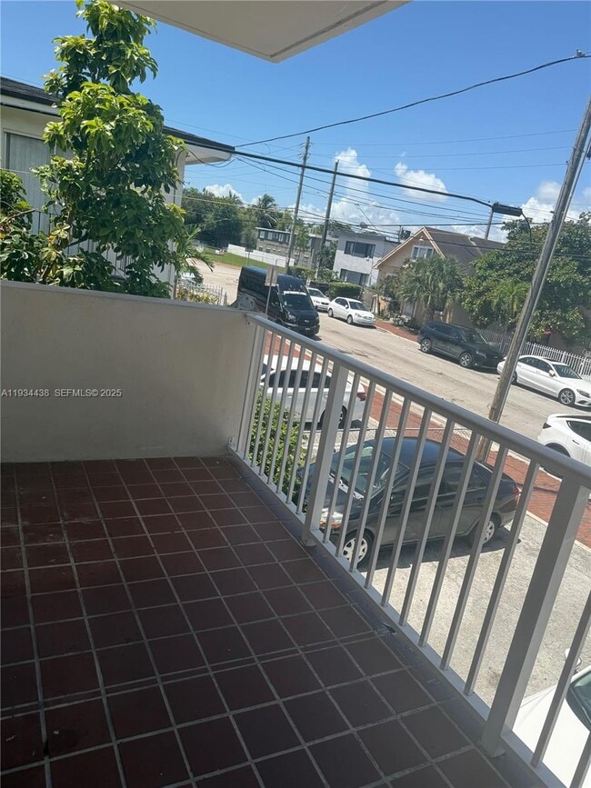 Building Photo - 621 SW 15th Ave