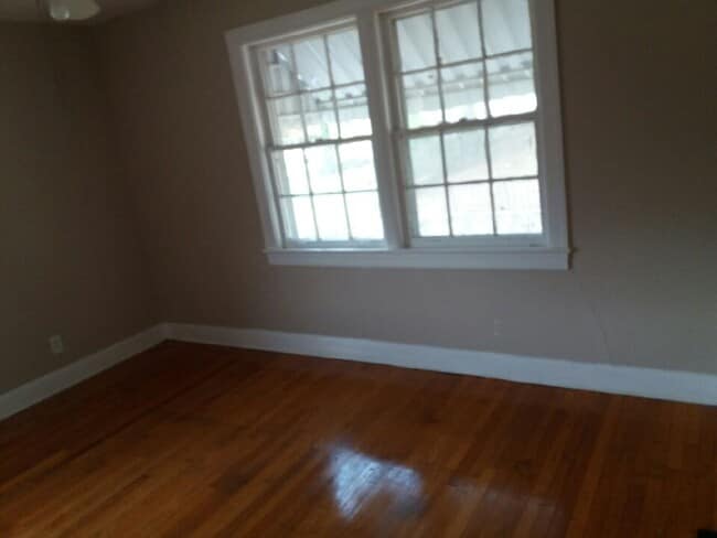 Building Photo - 3118 Avenue Q