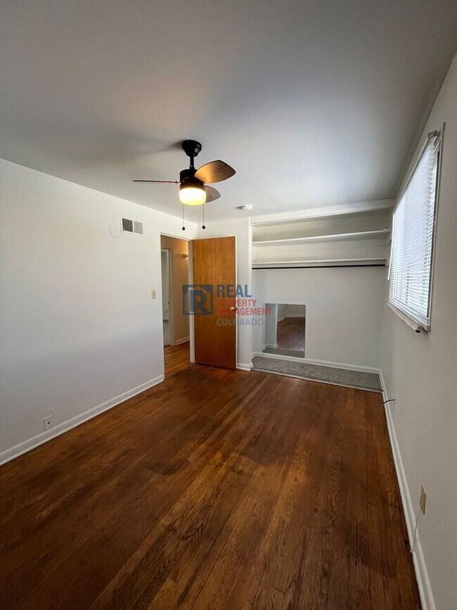 Building Photo - 865 Balsam St