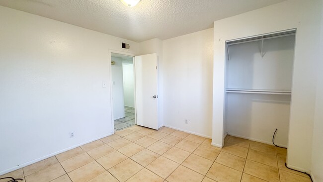 Building Photo - 3-Bed, Single Story Home in NON-HOA community