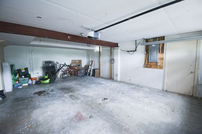 Building Photo - Fantastic 2 bed 2.5 bath Home In Cul-De-Sa...