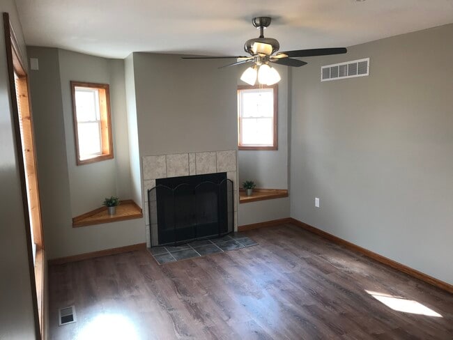 Living - 4444 Paseo Blvd
