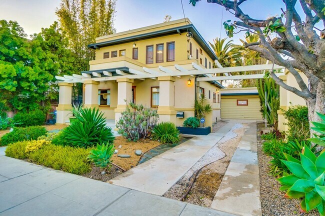 Building Photo - 3131 E Corto Pl