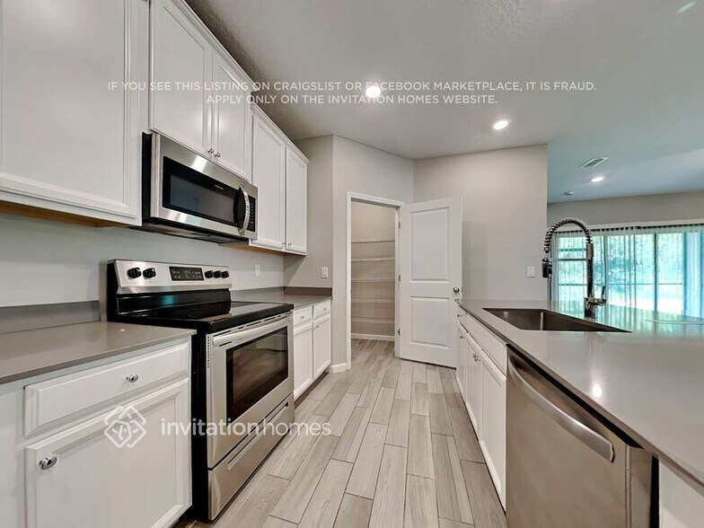 Building Photo - 9926 Lemon Grass Ln