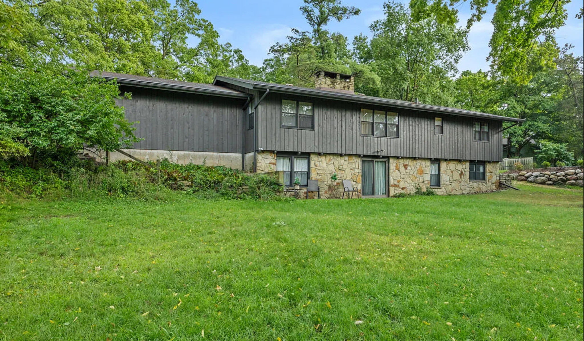 Building Photo - 910 Thornapple River Dr SE