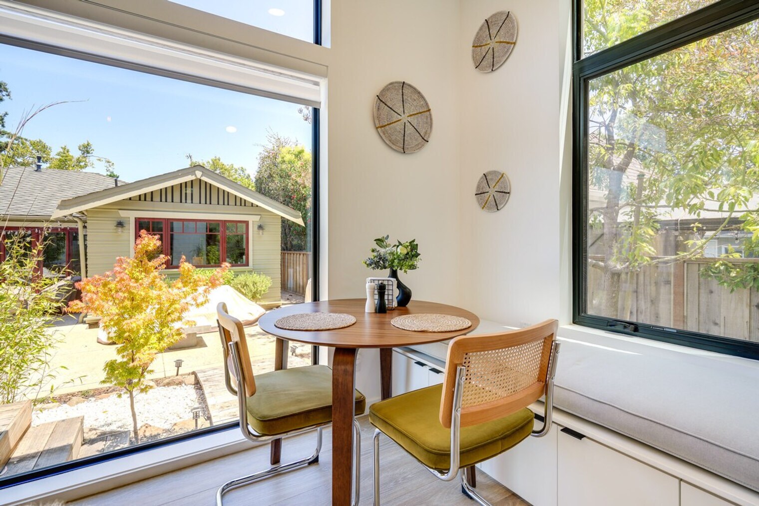 Building Photo - 510 Iris St