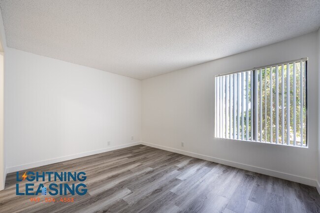 Building Photo - 14201 Victory Blvd