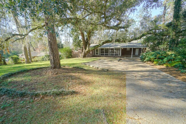 Building Photo - 1804 Skyland Dr