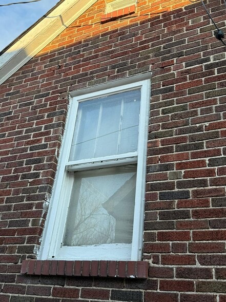 Building Photo - 8836 Ramona Ave