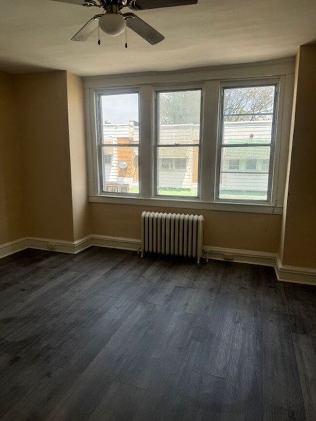 Building Photo - Front Porch Row - Oak Lane (SECTION 8 VOUR...