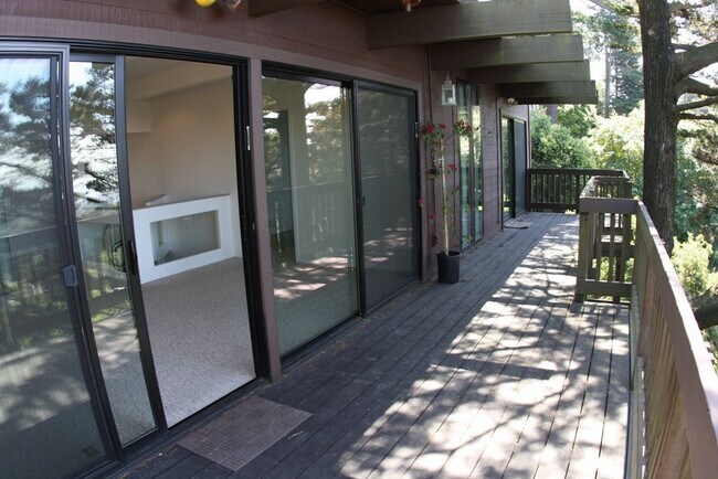 Building Photo - 5944 Ascot Dr