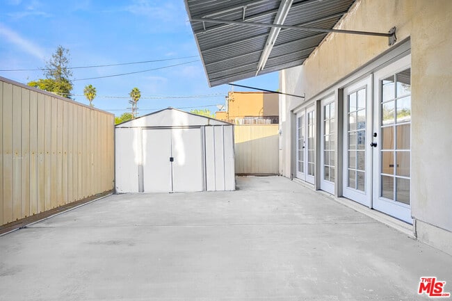 Building Photo - 743 N Las Palmas Ave