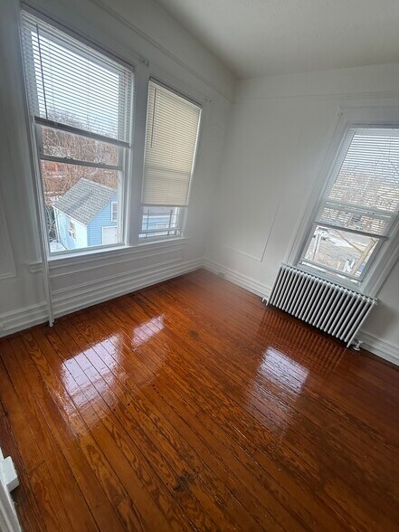 Building Photo - 22 Sherwood Ave