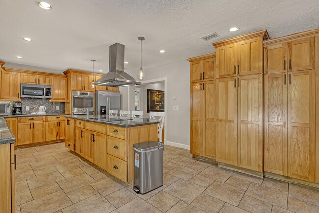 Building Photo - 10780 Anderson Ln