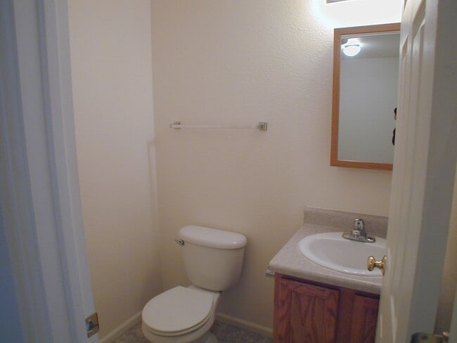 Building Photo - House For Lease