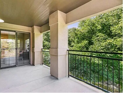 Building Photo - Adorable two bed two bath condo with office! 2 WEEKS FREE WITH LEASE SIGNED BY 6/30/2026