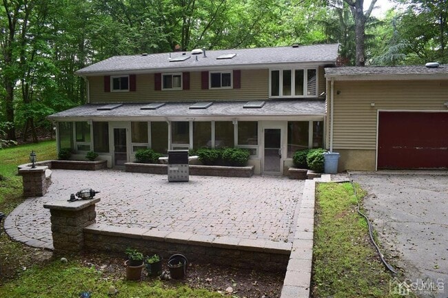Building Photo - 13 Pinter Ln