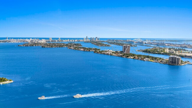 Building Photo - 1800 N Bayshore Dr