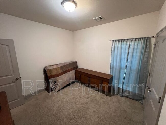 Building Photo - 18063 River Landing Dr