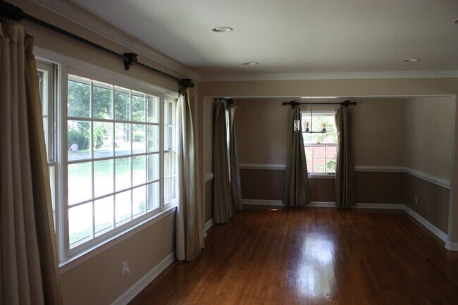 Building Photo - Charming 3BR House in Charlotte
