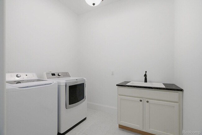 Building Photo - 2707 Turtle Lk Dr