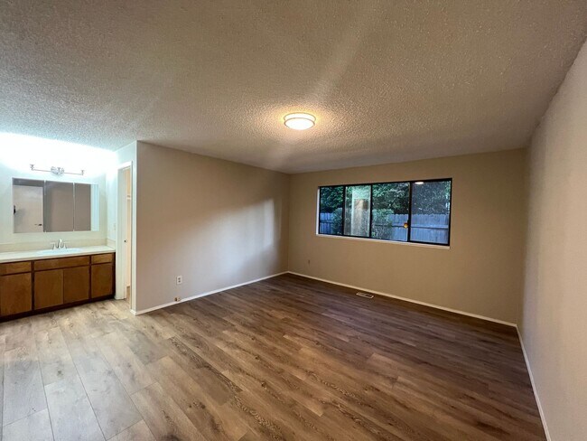 Building Photo - 3643 SE Tenino St