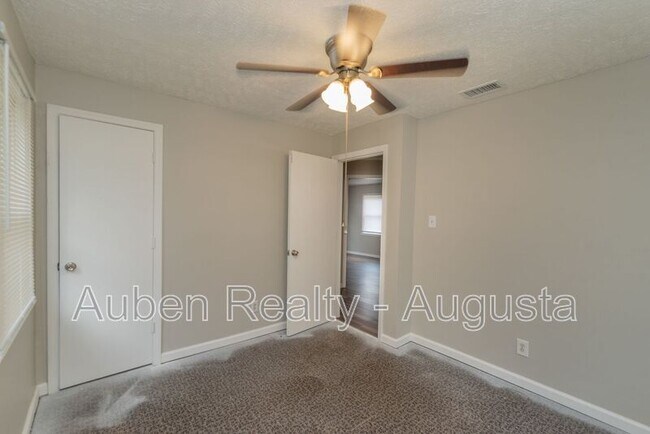 Building Photo - 821 Forsythe St