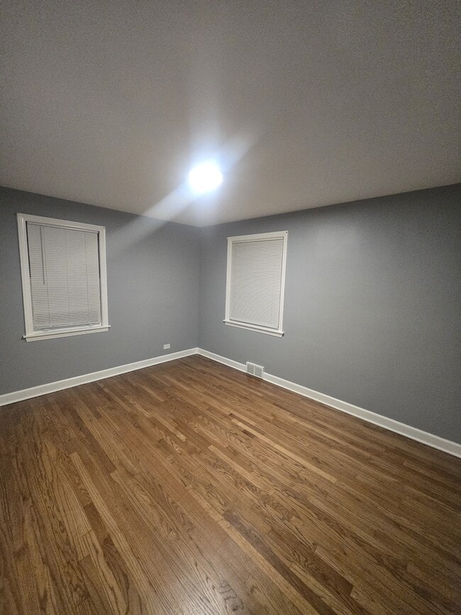 Building Photo - 70 N Laverne Ave