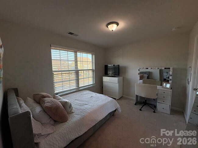 Building Photo - 1055 Delridge St