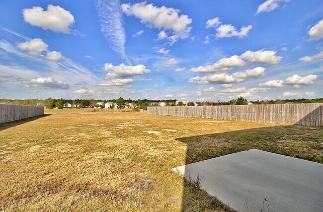 Building Photo - 566 Burke Dr