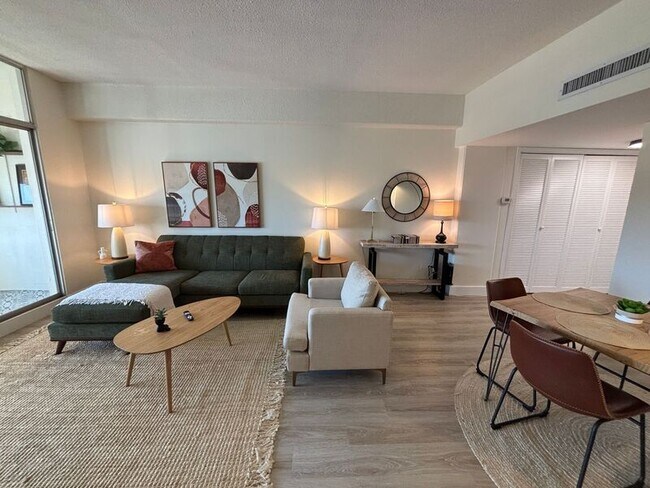 Building Photo - 14 Lockwood Dr