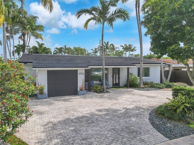 Building Photo - 1715 NE 40th St