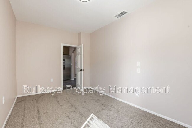 Building Photo - 925 E Garfield St