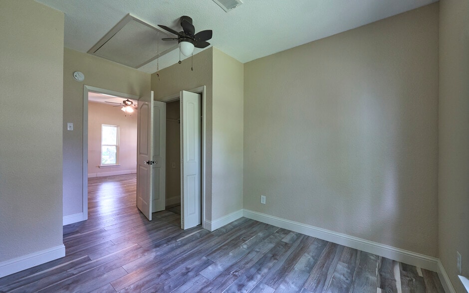 Building Photo - 401 S Ebrite St