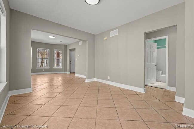 Building Photo - 1409 N Green St