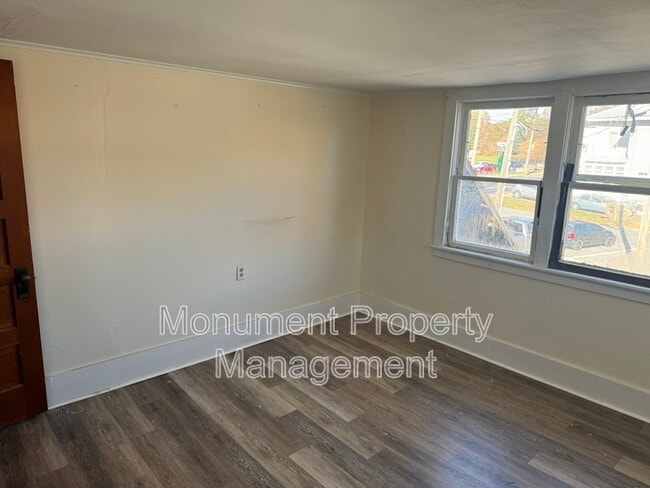 Building Photo - 10 E Church St