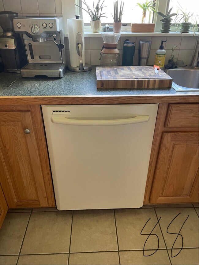 Building Photo - 88 Warwick Rd