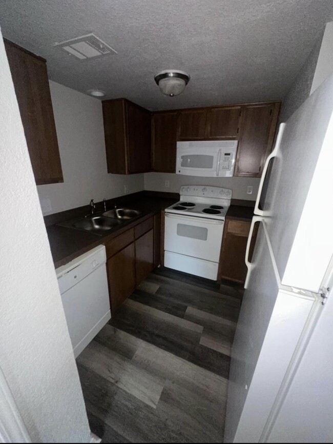 Building Photo - Parkwood at Forrest Brook