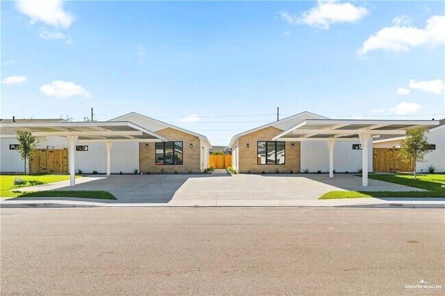 Building Photo - 5 Redbud Ln