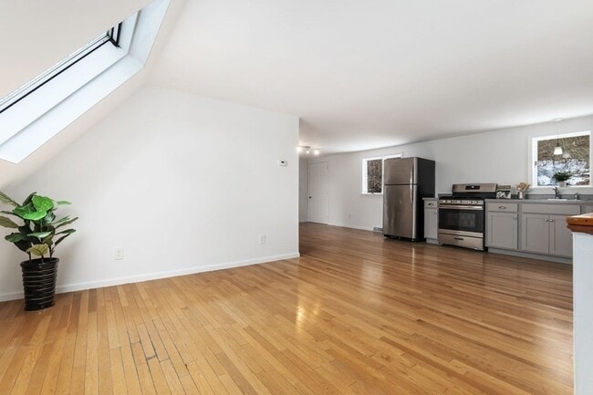 Building Photo - 47 Lake St